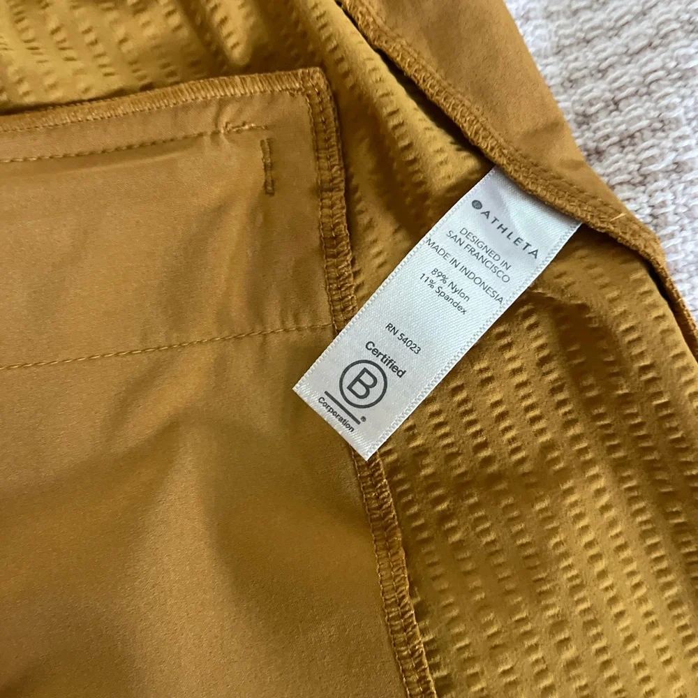 Athleta Textured Brooklyn Short in Tuscan Gold Womens 4 - Picture 12 of 12